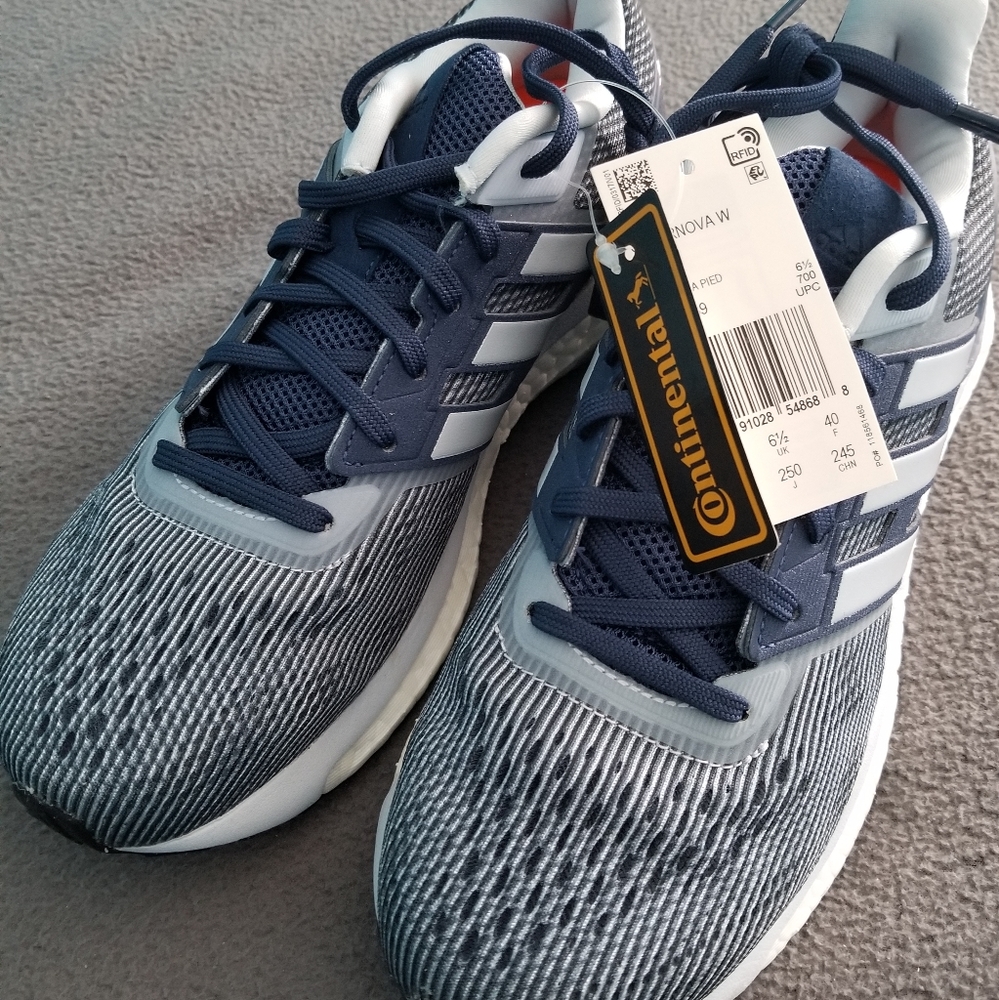 New Adidas Supernova W Size 8 w/o box